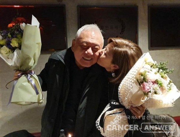 종편채널인 채널A의 '길길이 산다'에 출연한 김한길 전 의원과 탤런트 최명길씨./채널A 캡처 사진