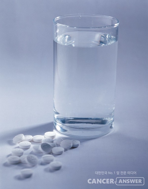 혈중 콜레스테롤을 낮춰 고지혈증을 치료하는 스타틴이 다양한 암에서 치료 성적이 좋은 것으로 나타났다. 게티이미지 뱅크.