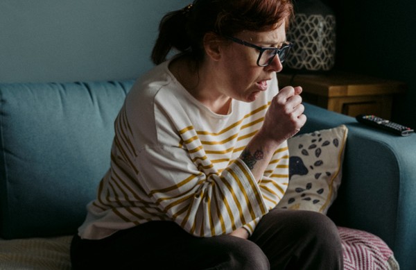 기침, 호흡곤란 등의 증상이 보이는 만성폐쇄성폐질환은 비흡연자도 폐암에 걸릴 확률을 높인다./unsplash