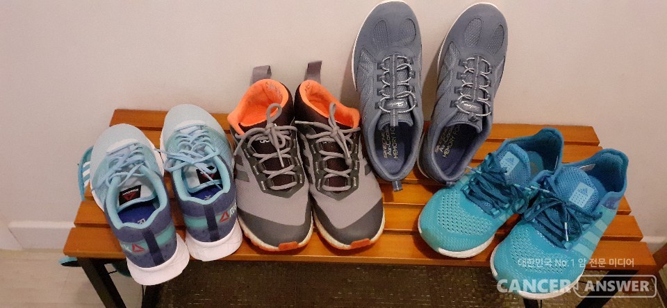 다양한 러닝슈즈들. 모든 운동화가 나쁜 것이 아니라, 지나친 쿠션과 부드러움은 발목건강을 오히려 해칠 수도 있음을 기억하고 운동화를 선택하면 좋겠다.