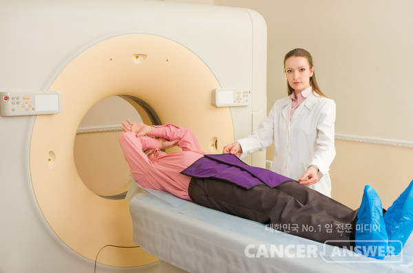 나노입자의 투여로 방사선으로 인한 DNA손상, 세포자살, 스트레스 등 부작용이 개선돼어 방사선 치료를 받는 암환자가 방사선 피복 부담을 덜 받을 수 있게 됐다. /게티이미지뱅크
