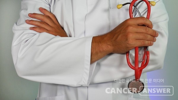 조기진단만 하면 완치가 쉬운 암에 속하는 간암. 정기적인 검진이 그만큼 중요하다./ Photo by Online Marketing on Unsplash