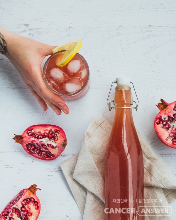 콤부차는 녹차 또는 홍차를 자연 발효한 음료이다. 발효 과정에서 탄산이 생겨 톡 쏘는 특징을 가지고 있다. /Unsplash