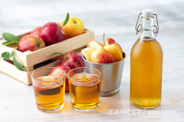 자연 발효된 식초를 물이나 탄산수에 섞으면 맛있고 건강한 여름 음료가 완성된다./게티이미지뱅크