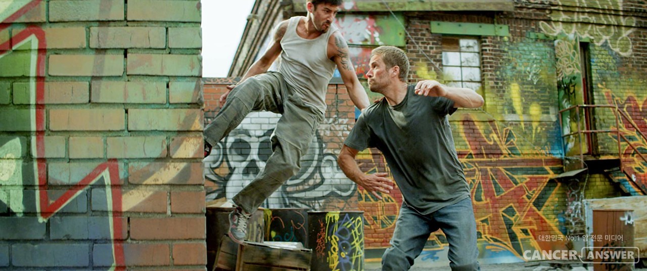 파르쿠르의 창시자로 불리는 다비드 벨이 할리우드 배우 고(故) 폴 워커와 함께 주연을 맡은 영화 '13구역'의 한 장면. 다비드 벨은 영화 속에서 파르쿠르의 현란한 동작을 선보여 세계적인 파르쿠르 바람을 불러 일으켰다.