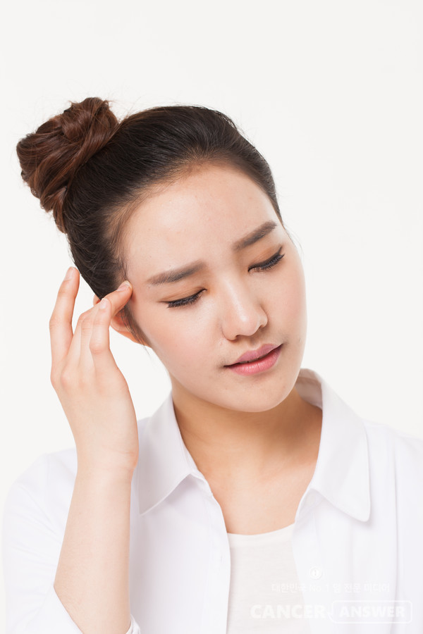 머리카락을 세게 묶으면 두피가 당겨지면서 긴장성 두통을 느낄 수 있다. /게티이미지뱅크
