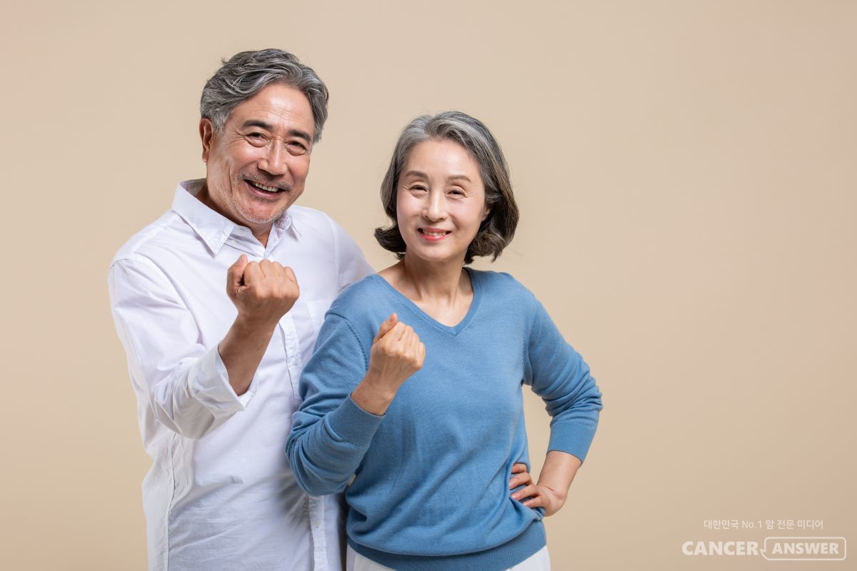 건강한 노년을 보내려면, 근력운동이 필수다. 어렵고 무거운 무게운동이 아니고 자신의 몸만을 이용한 운동들도 얼마든지 있다. 집콕운동시대, 근력저축운동을 알아두면 건강에 도움이 될 듯하다. / 게티이미지뱅크