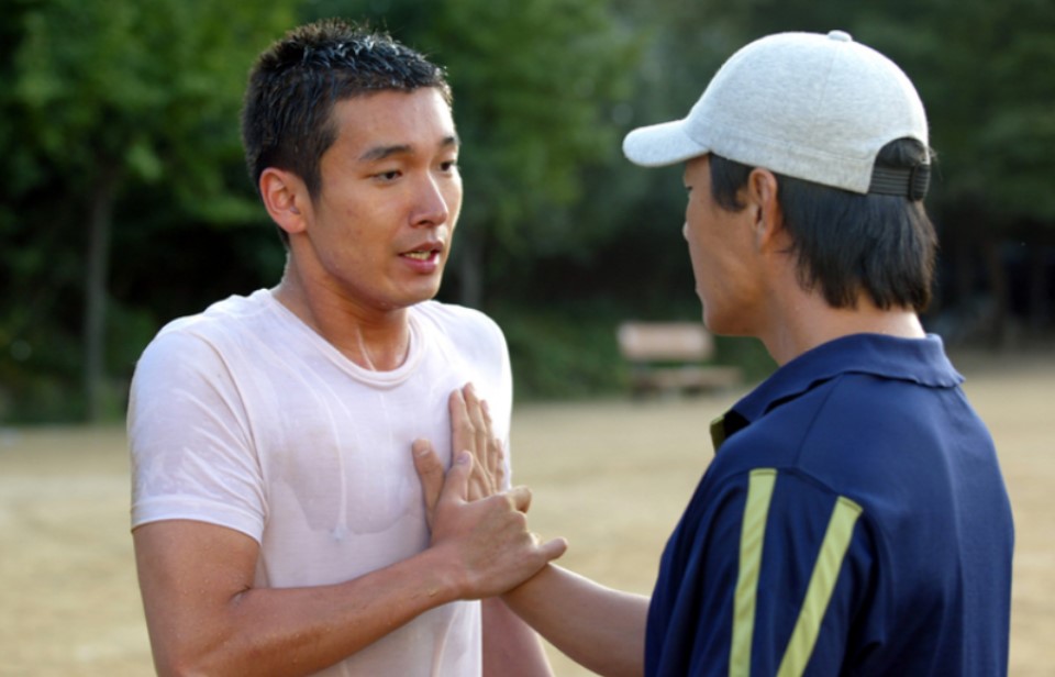 운동장을 100바퀴 돌라고 해서, 진짜로 100바퀴를 돌았다. 그랬더니 심장이 벌떡벌떡 뛰었다. 그리고 그들은 교감할 수 있는 사람임을 알게 됐다.