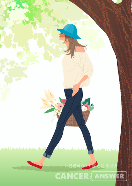 거리를 걷거나 산책을 갈 때도 명상을 할 수 있다. 걸을 때 핸드폰을 보는 것보다는 오감에 집중하여 현재에 집중하면 머리와 마음이 맑아진다. /게티이미지뱅크