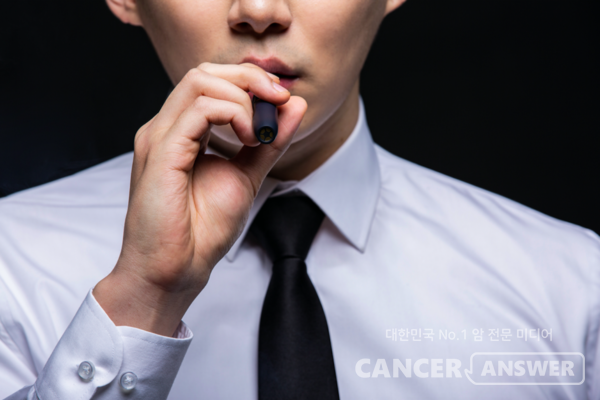 전자담배가 일반 흡연과 마찬가지로 코로나바이러스에 감염될 확률이 높아진다는 연구가 발표됐다. /게티이미지뱅크