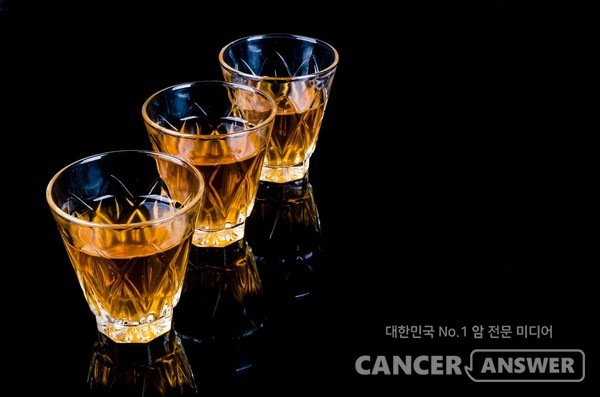 하루 한잔 술은 건강에 좋다는 말은 사실일까? 국내 연구진이 11만여명에 대한 데이터 분석결과 소량 음주는 건강상에 이득이 없는 것으로 나타났다.  /픽사베이