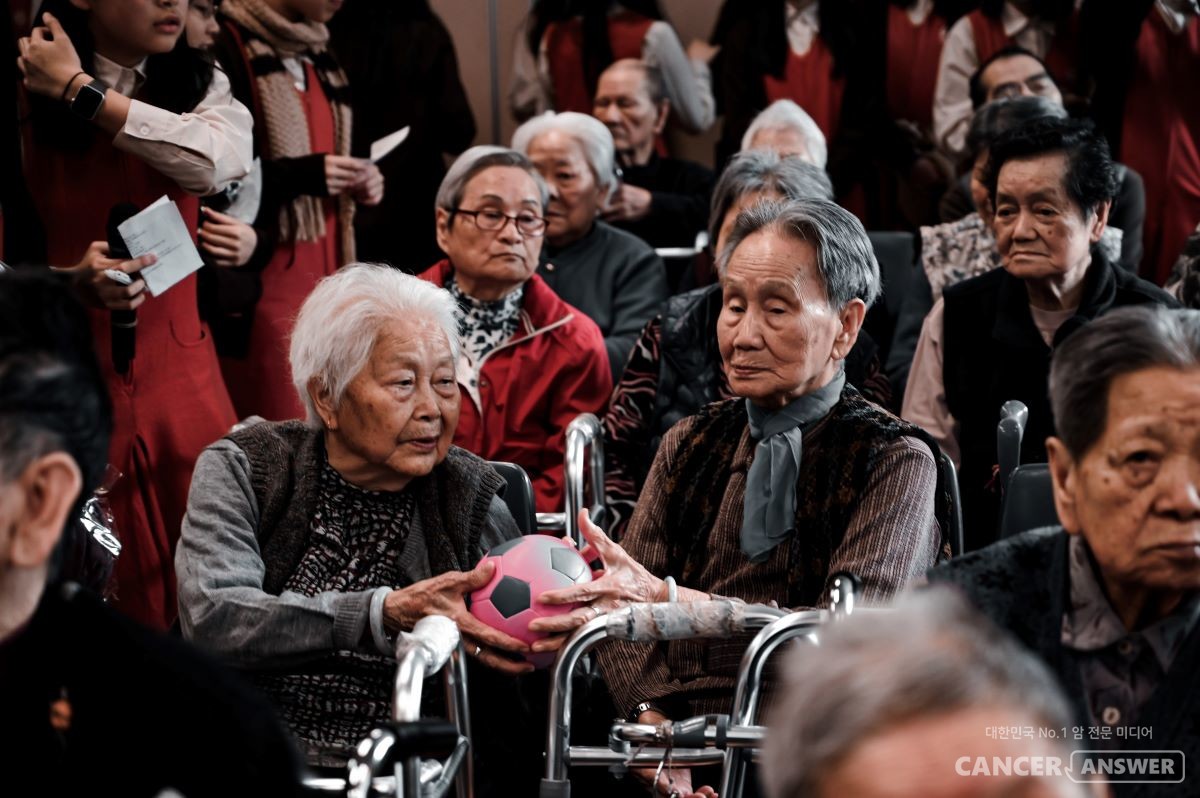 5년뒤면 초고령사회에 진입하는 우리나라에서 노인들의 정신질환도 빠르게 늘어나고 있는 것으로 국감자료에서 드러났다. / Unspalsh