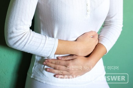 경구피임약 복용이 난소암 예방에 도움이 될 수 있지만 부작용이 발생할 수 있으므로 반드시 전문가와 상담해야 한다. /게티이미지뱅크