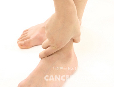 발목을 삐끗해 발생하는 발목염좌 치료 시 한의원을 더 선호한다는 연구결과가 나왔다. /자생한방병원 제공