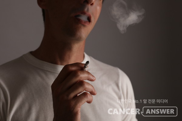 과도한 음주와 흡연은 활성산소를 많이 만들어내는데 기여한다. 항산화를 추구한다면, 술 담배를 줄이는 것이 첫 걸음이다. / 게티이미지뱅크