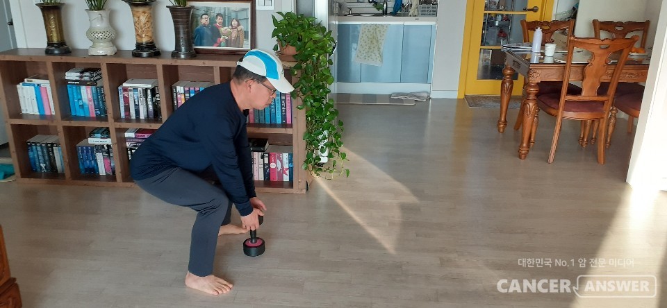 가볍게 스쿼트 운동을 자주하면, 실제로 힘을 쓰는 작업을 할 때 갑작스런 근육움직임으로 인한 부상을 예방할 수 있다.