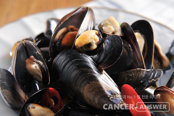 11월부터 제철을 맞는 홍합에는 셀레늄이 풍부하게 들어 있어 노화방지와 항암효과를 기대할 수 있다. /게티이미지뱅크