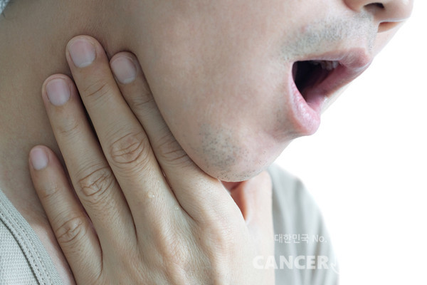 식도암에 걸리기 쉬운 고위험군은 음주 후 안면홍조가 나타나는 이들과 잇몸병 병력자 그리고 흡연하는 남성 등이다. /게티이미지뱅크