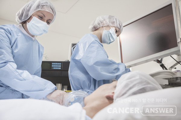 임상시험에서 약효를 확인하는 것 만큼 중요한 평가는 안전성이다. 각각의 임상시험에서는 약효 평가와 함께 안전성 평가를 최우선으로 한다. /게티이미지뱅크.