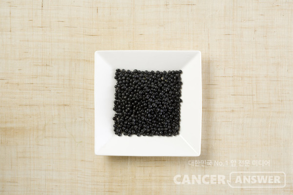 약콩으로 불리는 쥐눈이콩. 일반 검은콩보다 알이 작고 까만색이 특징이다. /게티이미지뱅크