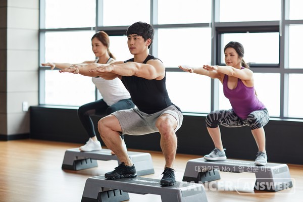 근력을 강화하기 위해서는 적절한 유산소 무산소 운동을 통해 근육을 키우는 것이 가장 바람직하다. / 게티이미지뱅크