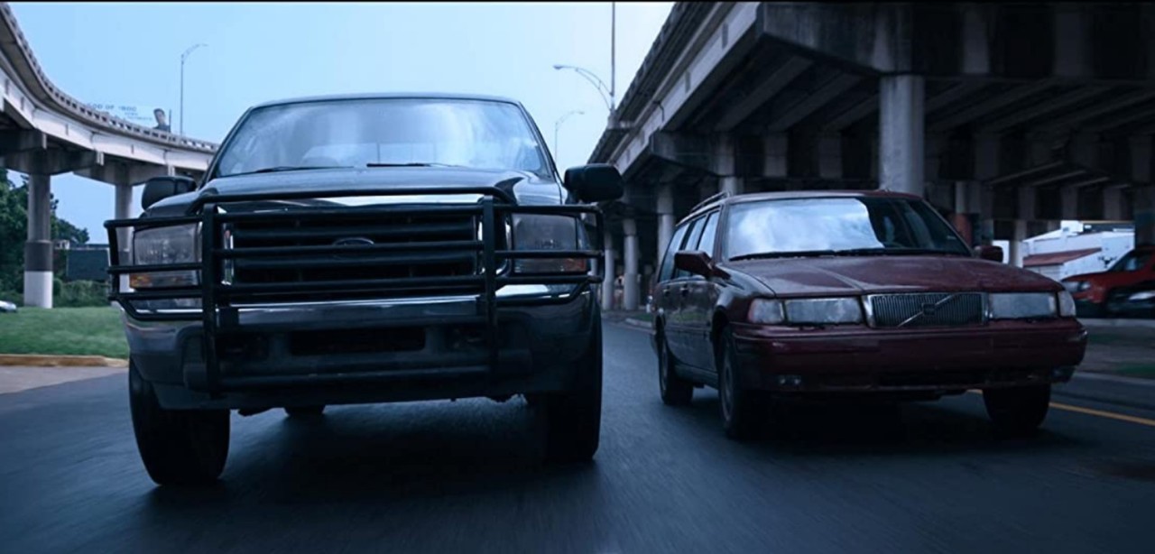 사소한 문제가 발생했을 때, 외면하지 못하면 큰 충돌로 이어지기 쉽다. 길에서 마주친 어깨싸움, 운전할 때 벌어진 차선싸움... 잠깐만 참아보자. / imdb.com