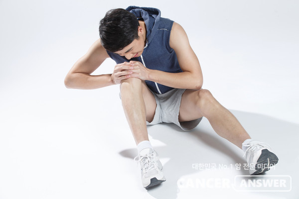 근육이 뭉친 것처럼 근육통이 있고 덩어리가 만져지는 상태가 낫지 않고 오래 간다면 종양 가능성을 염두에 둬야 한다. /게티이미지뱅크