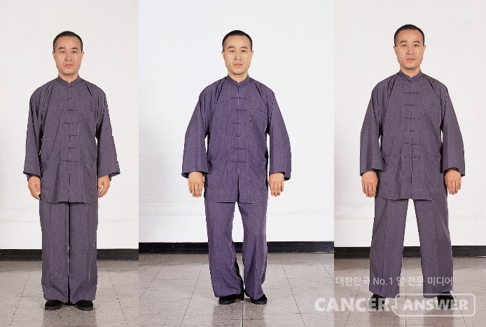 본격 태극권 수련의 첫 관문인 '태극권 37식'은 예비식부터 시작된다. 온몸을 느슨히 하고 바른 자세를 잡아 모든 동작의 기본이 되는 자세를 잡는 동작이다. / 이찬태극권도관