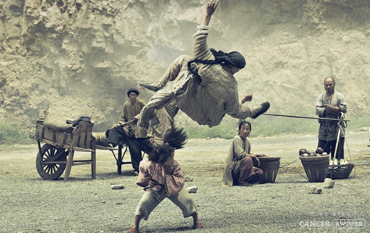 태극권을 정비하고 세상에 알리는데 큰 공을 세운 양로선 선생이 태극권을 연마하는 과정을 담은 영화 '태극권 0, 1, 2' 시리즈의 한 장면. 이 영화는 태극권을 익힌 바 있는 이연걸이 제작했다. / imdb.com