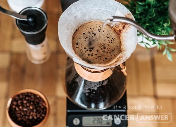 강력한 항산화 물질이 많은 커피가 비흑색종 피부암 예방 효과가 있다는 연구 결과가 발표됐다. / 캔서앤서DB