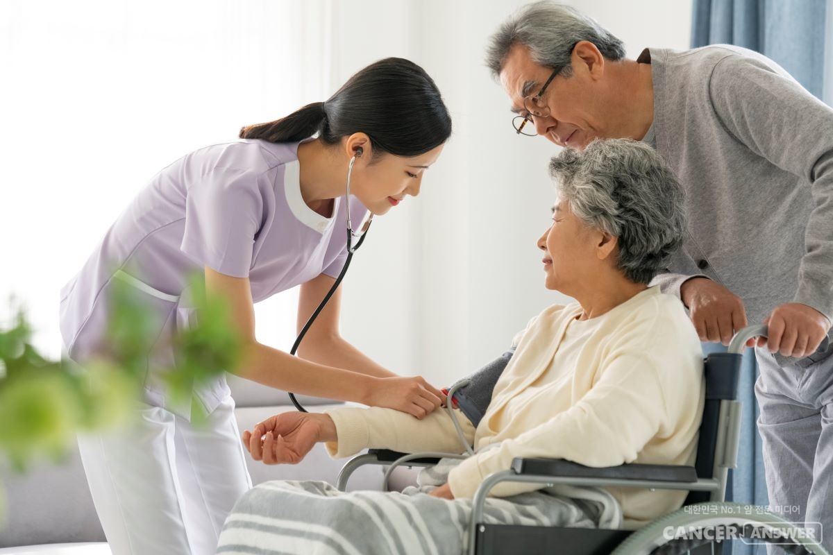 집에서 암투병을 하고 있는 환자들을 돕는 재가암환자관리 제도가 시행되고 있다. /xframe