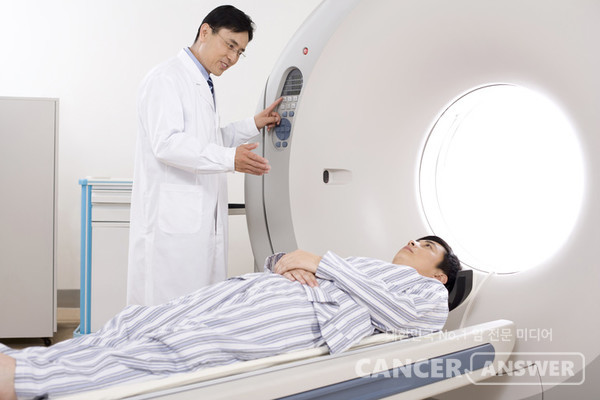 2018년 신규 암 발생자는 24만명이 넘었다. 조기진단과 고령화가 신규 환자가 늘어나는 원인으로 지적되고 있다. / 게티이미지뱅크