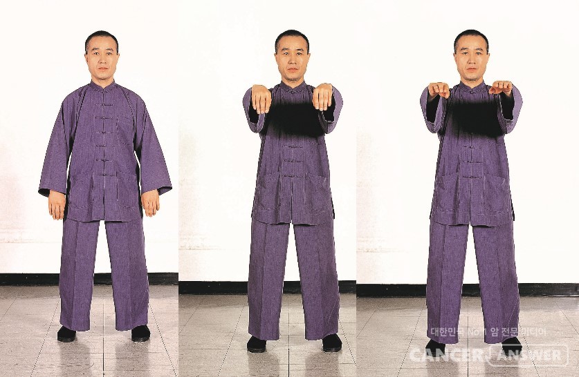 양팔을 거둬들이면서 팔목을 느슨히 접고 아래로 밀어내리면서 원래의 자리로 돌아오면 기세가 끝난다.