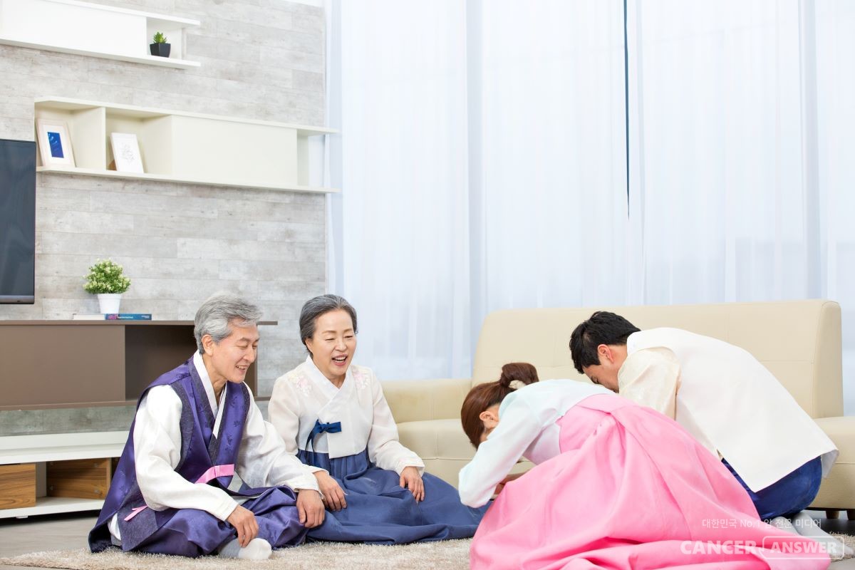 가족이 함께 만나 새해를 축하하는 설날. 귀성을 하거나 여행을 떠나면 장거리 운전이 불가피하다. 안전운전이 행복한 명절의 첫걸음이다. / 게티이미지뱅크