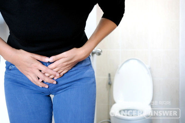 젊은층에서 복통과 함께 항문통증과 설사, 체중 감소 등이 나타나면 크론병을 의심해야한다. /게티이미지뱅크