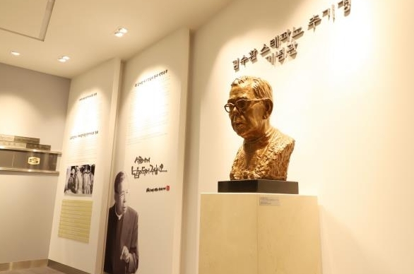 '김수환 추기경 기념 장기이식병원'에 마련된 김수환 스테파노 추기경 기념관./은평성모병원 제공
