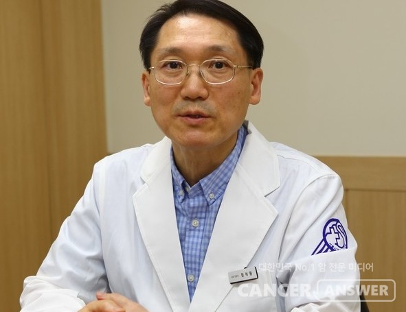 ​​장석원 대한임상통합의학회 회장은 수술, 항암치료, 재발 후 수술, 항암 치료를 반복하며 고통스러워 하는 암환자를 현실적으로 도울 방법을 찾다가 면역요법을 통한 암 치료의 길로 들어섰다.