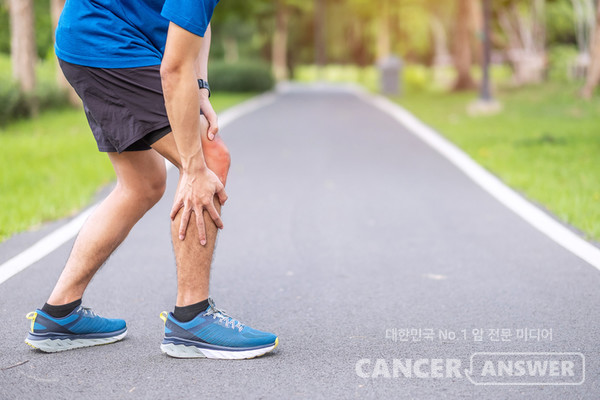 흔히 퇴행성골관절염으로 알고 있는 이 질환은 무릎이 아프고 자주 붓는게 특징이다./게티이미지뱅크 