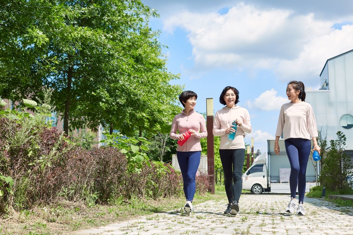 적당한 햇빛 쬐기는 인체내 비타민D 생성을 돕는다./ 게티이미지뱅크
