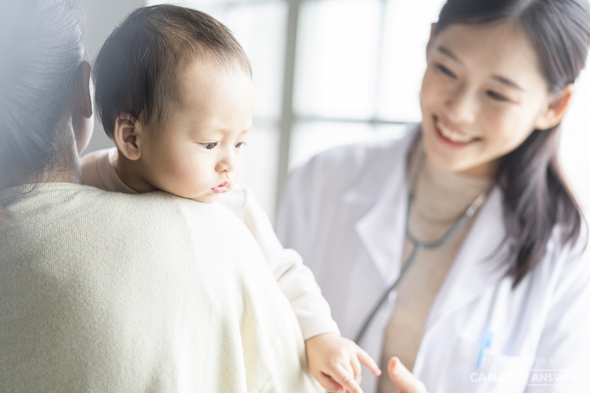 육아는 체력 소모가 대단히 많은 일이다. 산모 자신의 건강과 아이의 건강을 위해 출산 후 운동이 중요하다. / xframe
