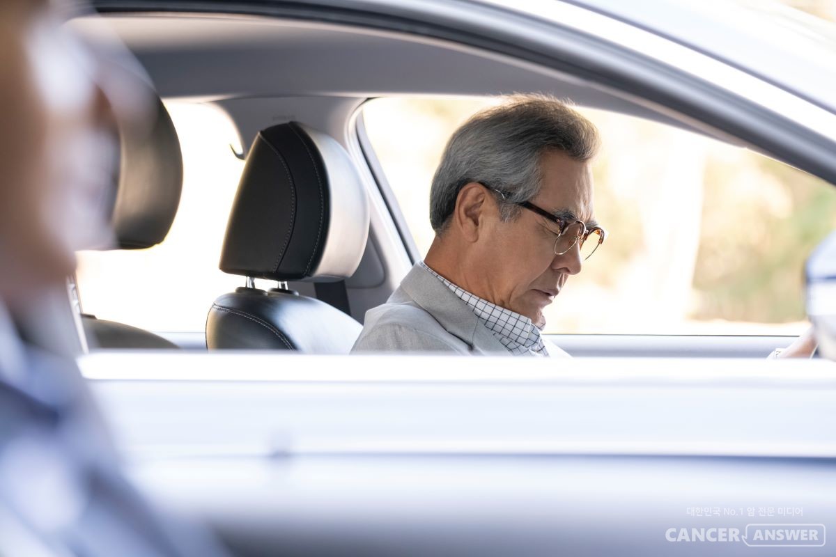 중년 남성의 외로움은 여러가지 사회적 문제가 될 수 있는데, 최근 암의 발생을 10% 정도 늘린다는 연구가 나와 주목된다. / xframe