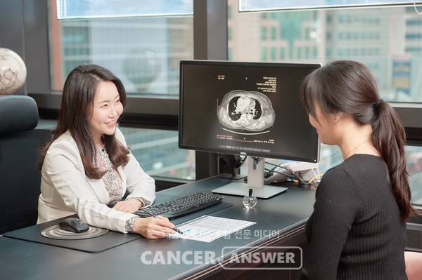 박우희 천인지한의원 원장은 암 등 질병 치료를 할 때 긴 상담을 한다. 화(火)의 원인을 찾아 해결하는 과정이다.