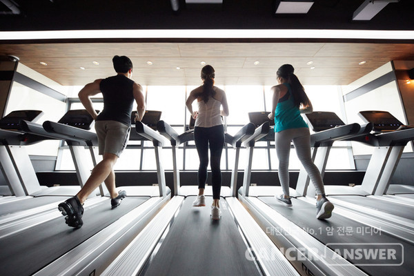 유방암, 대장암, 폐암 등의 예방은 저강도보다 중·고강도의 신체활동이 효과가 더 큰 것으로 나타났다./게티이미지뱅크
