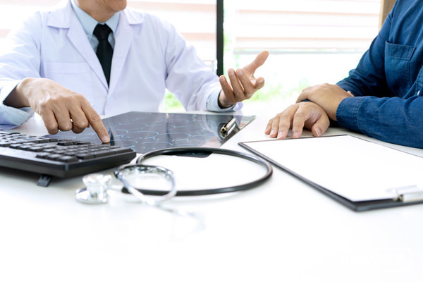 뇌종양 환자는 신체기능과 인지기능에 따른 장애가 나타날 수 있어 다양한 재활치료를 진행한다./게티이미지뱅크