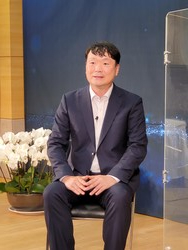 엘레이손합창단 지휘자인 이열 대표.