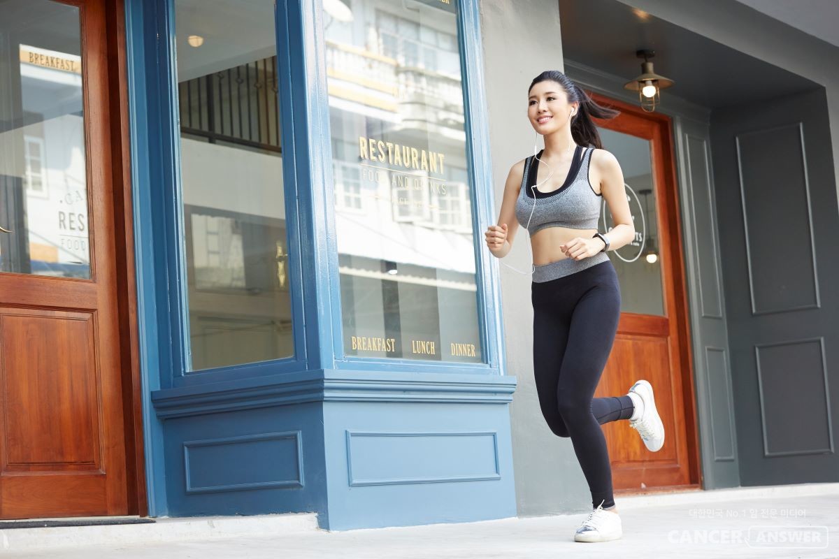 달리기 의상이 변화하고 있다. 산책로나 러닝머신을 뛰는 여성의 대부분이 레깅스를 입고 있다. 편하고 운동효과도 좋은 이 밀착의상은 새로운 여성성의 선언이라고 인식되기도 한다. / xframe