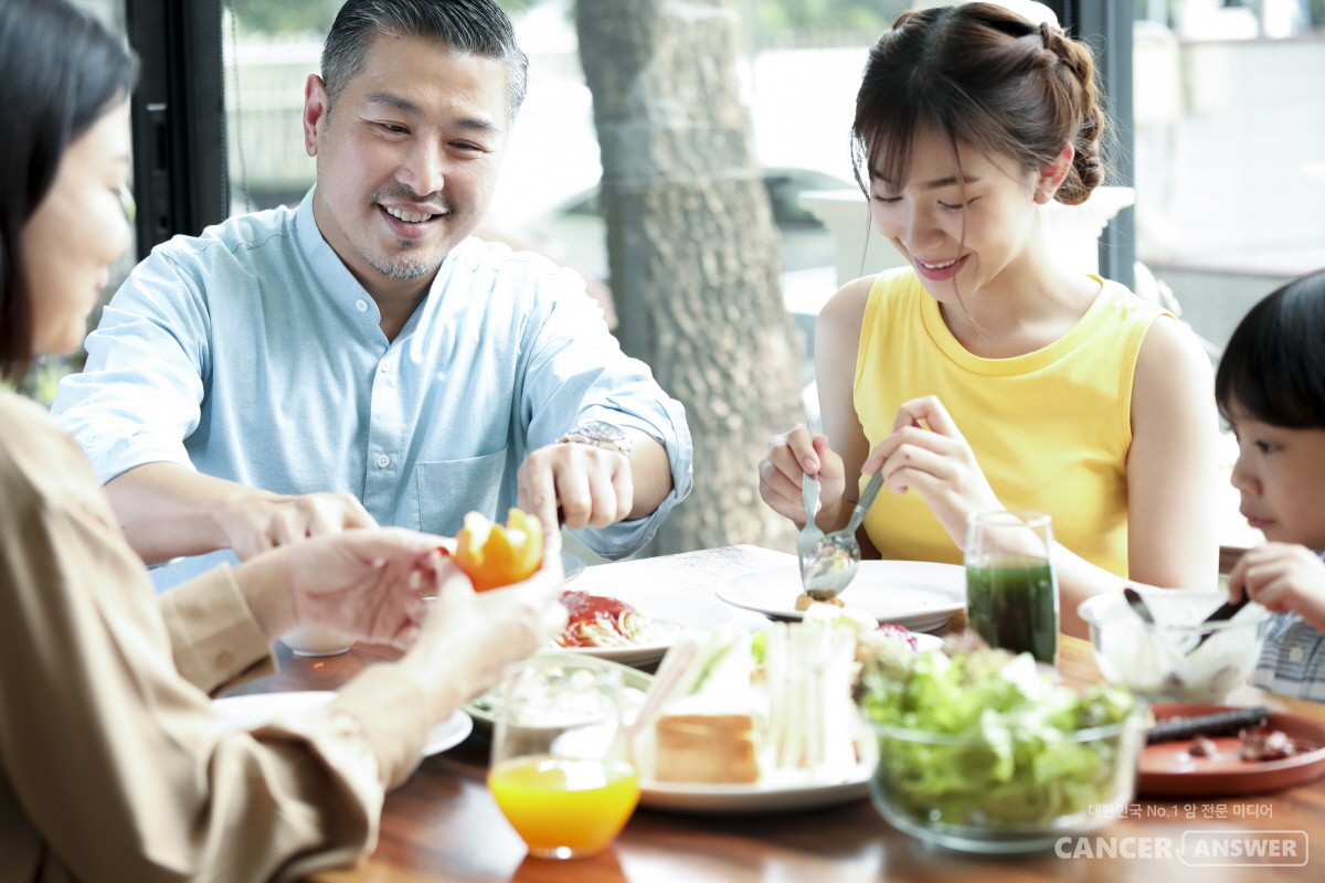 유럽심장학회가 육식 대신 채식을 위주로 식사를 해 심장을 건강하게 유지하는 식단을 권장하는 논문을 소개했다. / xframe
