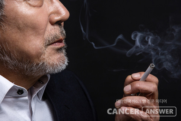 흡연을 하면 폐암 표적치료시 내성이 생겨 치료반응이 없을 가능성이 3.5배 높아진다./게티이미지뱅크