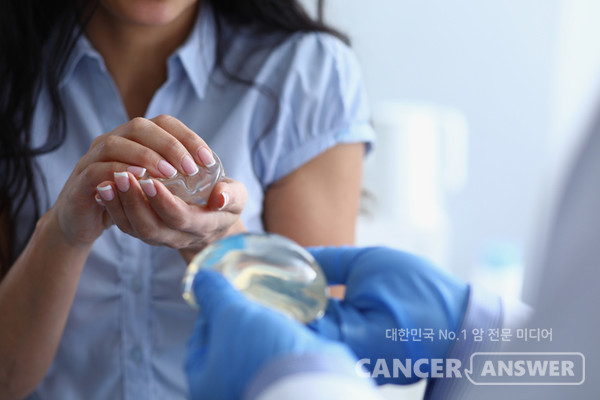 유방 재건에 필요한 자가조직이 거의 없는 마른 환자의 경우 보형물삽입술을 시행한다./게티이미지뱅크