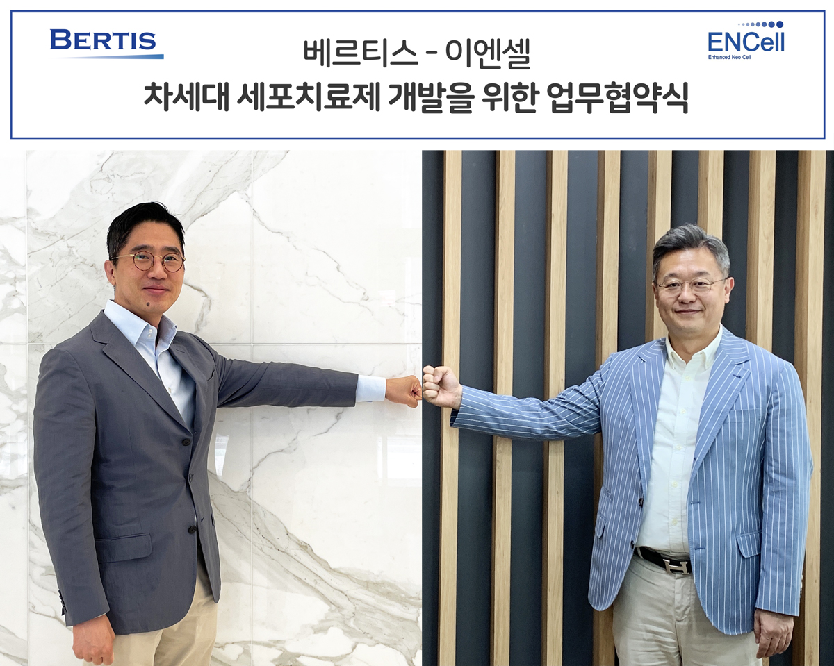 베르티스 한승만 대표(왼쪽)와 이엔셀 장종욱 대표가 '베르티스-이엔셀 비대면 업무협약식'에서 각각 포즈를 취했다. / 베르티스